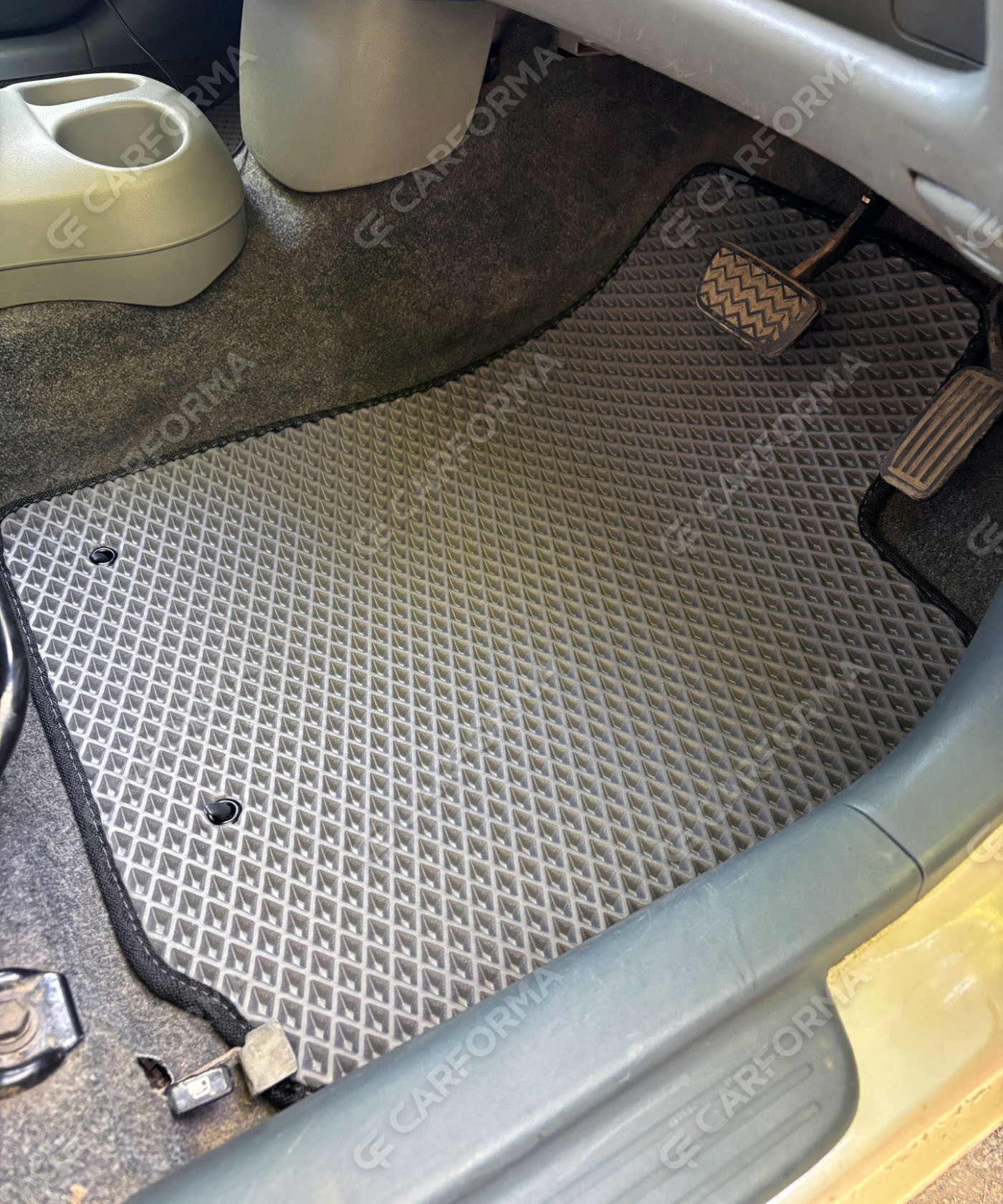 Коврики на Toyota Vitz I 1998&nbsp;-&nbsp;2005 в Новокузнецке