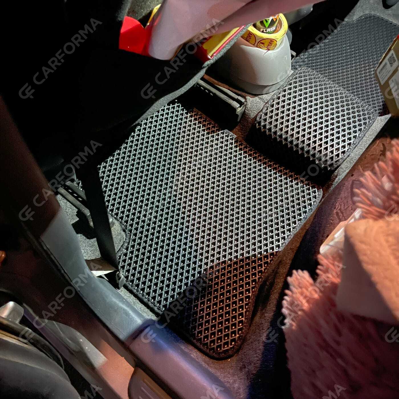 Коврики на Toyota Vitz I 1998&nbsp;-&nbsp;2005 в Новокузнецке