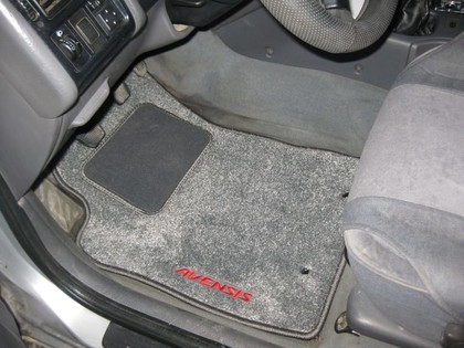 Ворсовые коврики на Toyota Avensis I 1997 - 2002 в Новокузнецке