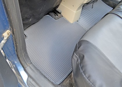 Коврики на Toyota Yaris II 2005 - 2011 в Новокузнецке