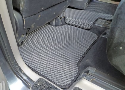 Коврики на Mitsubishi Grandis 2003 - 2009 в Новокузнецке