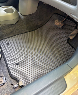 Коврики на Toyota Vitz I 1998&nbsp;-&nbsp;2005 в Новокузнецке