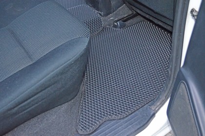 Коврики на Toyota Hilux VII 2008 - 2015 в Новокузнецке