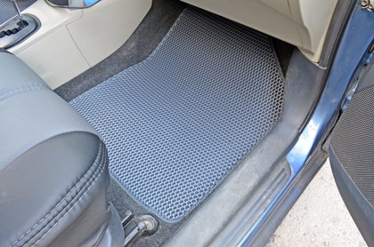 Коврики на Toyota Yaris II 2005 - 2011 в Новокузнецке