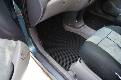 Коврики на Toyota Raum I 1997 - 2003 в Новокузнецке
