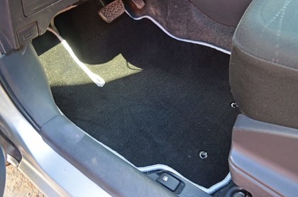 Коврики на Toyota Yaris II 2005 - 2011 в Новокузнецке