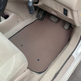 Коврики на Toyota Nadia 1998 - 2003 в Новокузнецке