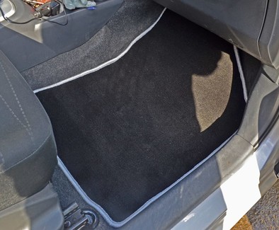 Коврики на Toyota Yaris II 2005 - 2011 в Новокузнецке