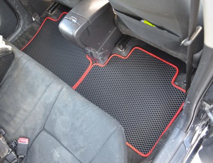 Коврики на Toyota Yaris II 2005 - 2011 в Новокузнецке