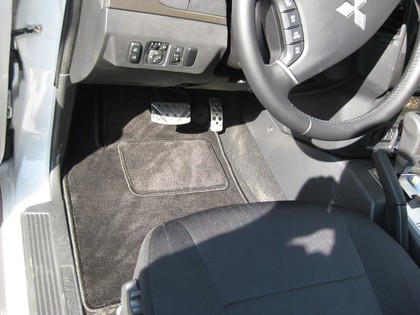 Ворсовые коврики на Mitsubishi Pajero IV 2006 - 2021 в Новокузнецке