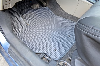 Коврики на Toyota Yaris II 2005 - 2011 в Новокузнецке